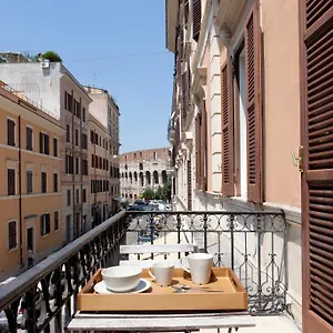 https://bb-santi-quattro-al-colosseo.it-romehotels.com
