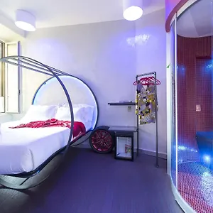 Magenta Pantheon Navona רומא