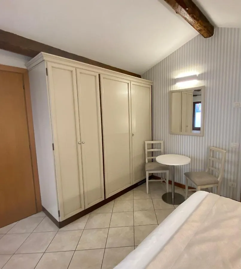 Konukevi San Lio Tourist House Otel Venedik
